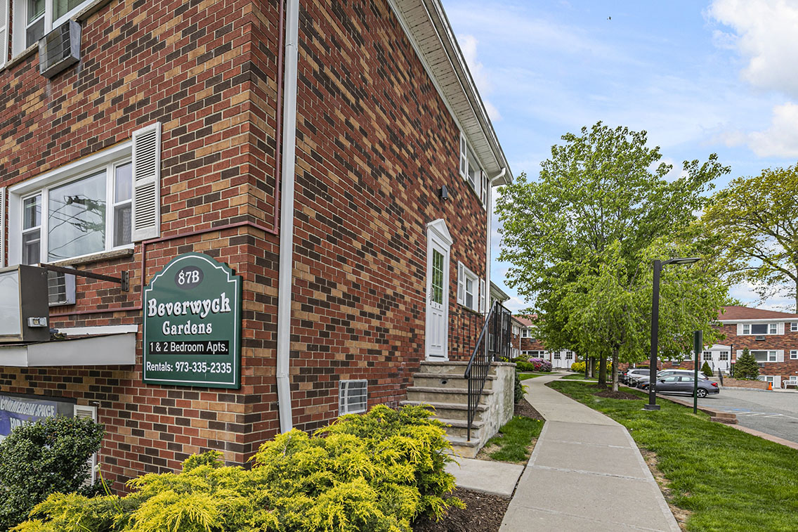 Beverwyck Gardens Exterior 1